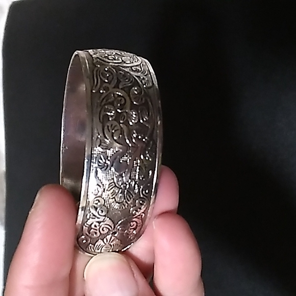 VINTAGE Flowers & Vines on Silver-like Bracelet - Picture 4 of 9